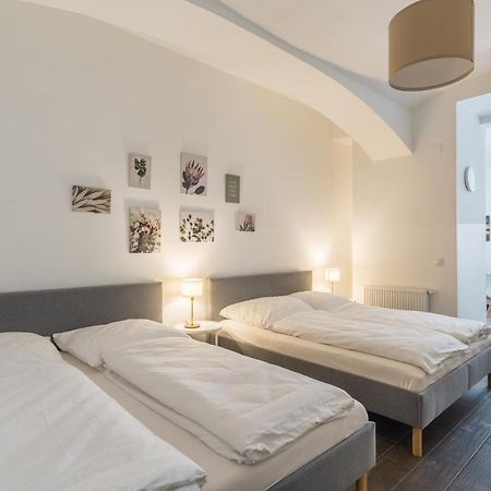 Cozy Heaven In The Lovely 2Nd District Of Виена Екстериор снимка